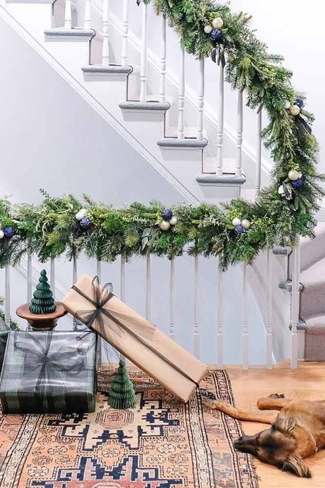 Decorate Christmas Garland 