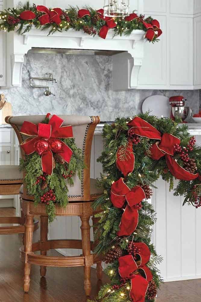 Decorate Christmas Garland 