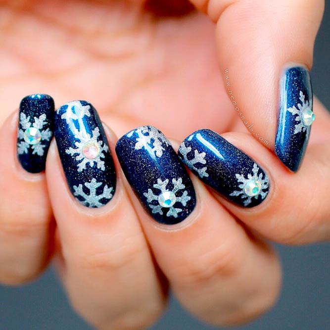 Sparkly Snowflakes Nail Art in Blue Base #glitternails #winternails