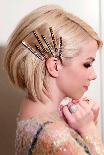 Pinned Bob Hairstyle For Winter Holidays #shorthairstyle #pinnedhair