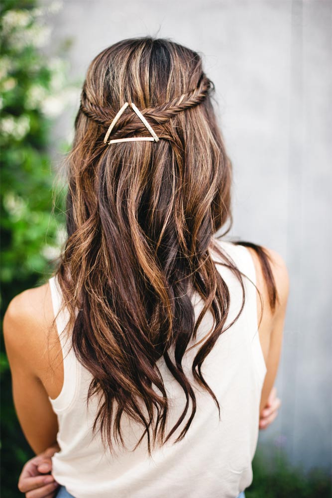 18 Cute Bobby Pin Hairstyles That Are Easy To Do