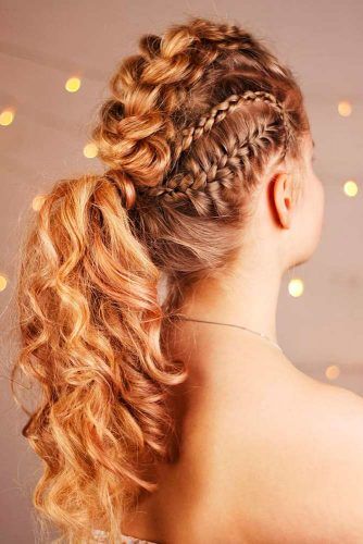 39 Super Cute Christmas Hairstyles For Long Hair