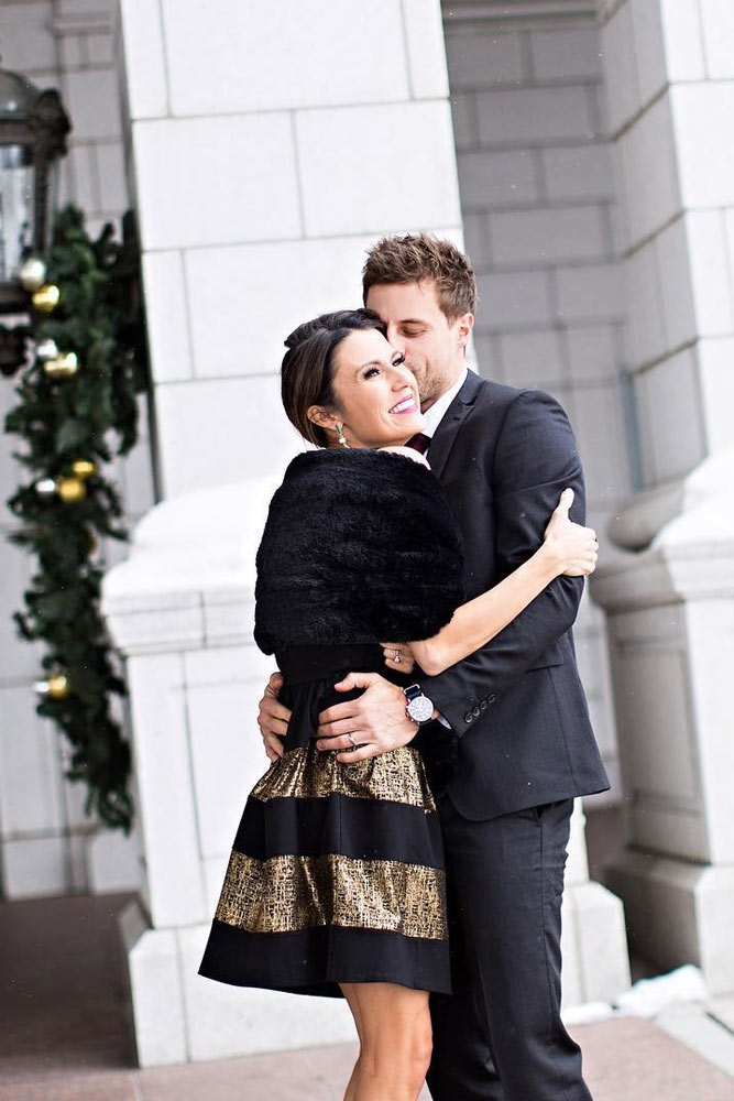 21 Cute Christmas Photos for Couples to Show Love