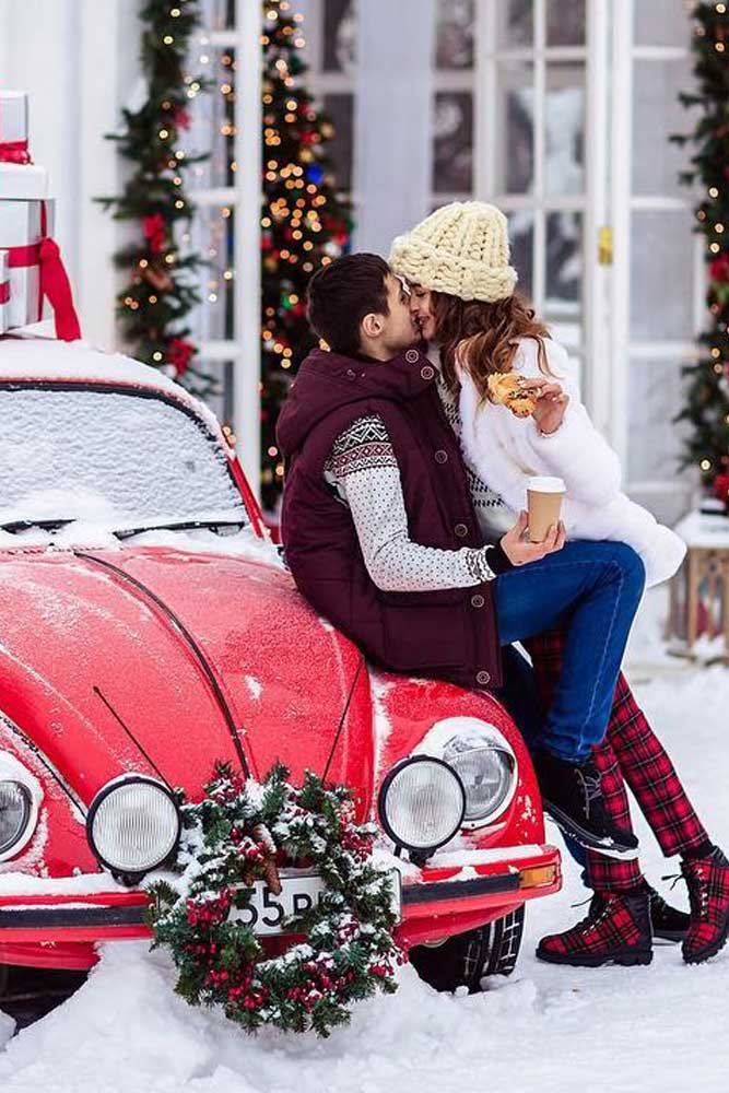 15 Cute Christmas Photos for Couples to Show Love