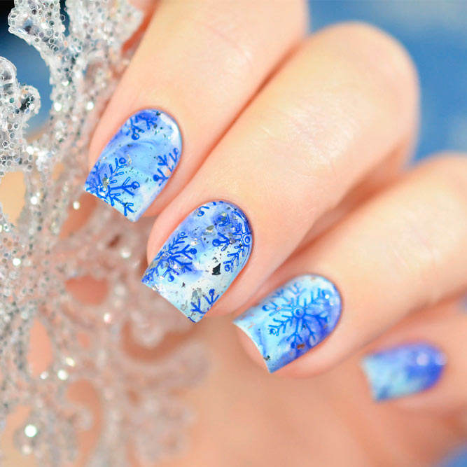 Frozen Snowflakes Nail Design #frozennails #snowflakesnails #winternails