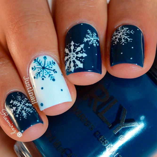 Deep Blue Snowflakes Nails #snowflakesnails #winternails