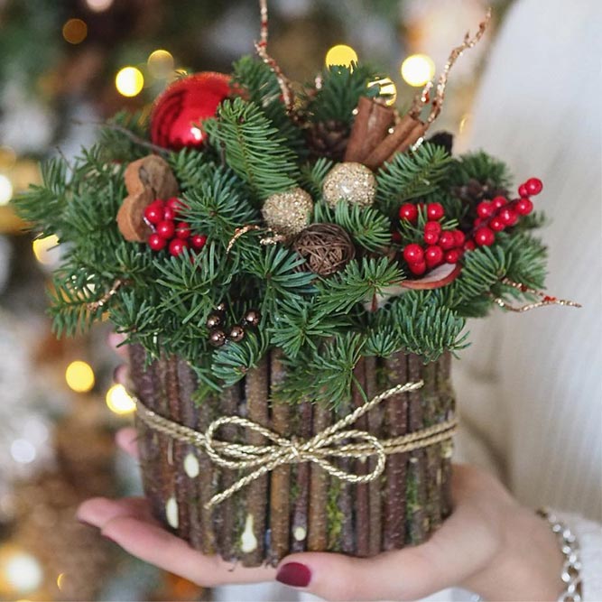 Simple Rustic Centerpiece Idea #cones #berries