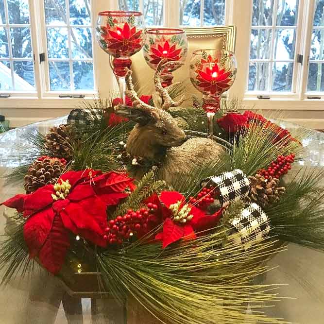 Centerpiece Idea With Red Flowers #candles #redflowers