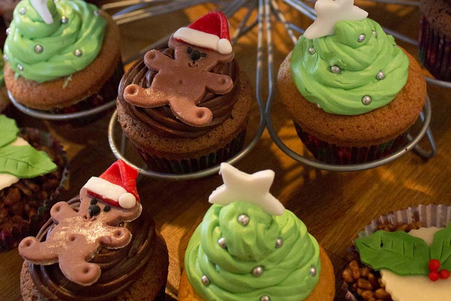 Cute and Sweet Christmas Cupcakes