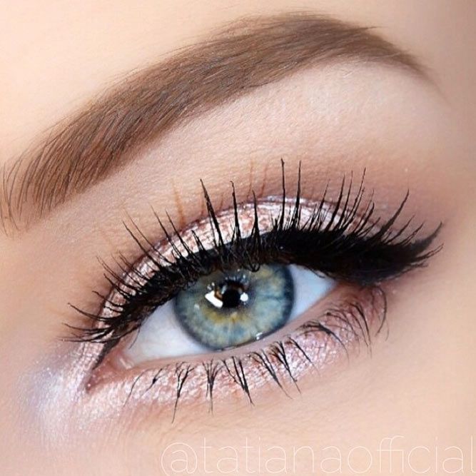 Shimmer Shadow With Classic Eyeliner #blackeyeliner