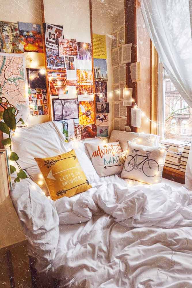 Bohemian Bedroom Design With Books Accent #stringlights