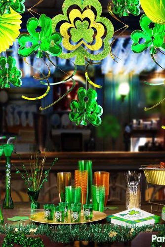 St Patricks Day Decorations, St. Patricks Day Banner Decor - NO DIY Felt Shamrock Garland For Irish Party Supplies
