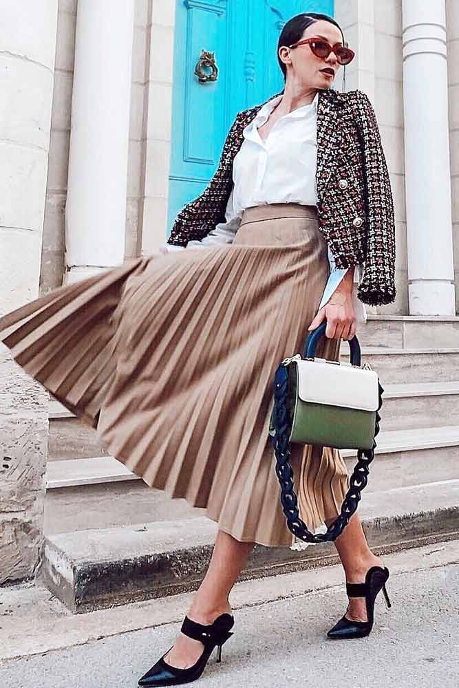 pleated skirt work outfit