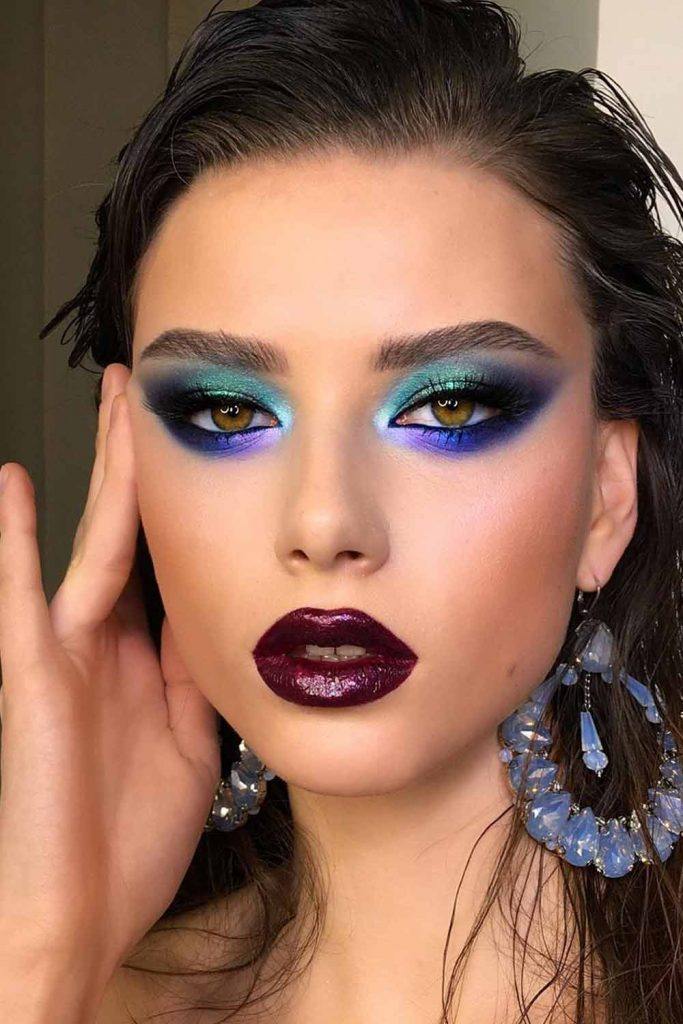 Vintage Bold Makeup Idea #blueeyeshadow