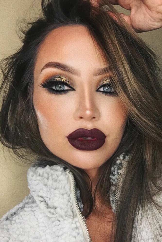 Gold Glitter Eyes Makeup With Plum LIps #plumlips #goldglitter