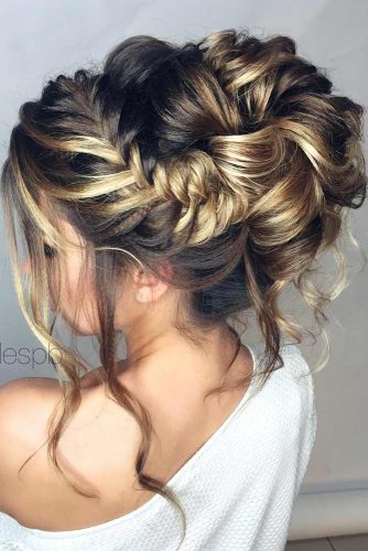 Nice Updos for Delicate Prom Look picture2