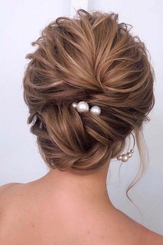 Messy Low Bun #bunhairstyles #messyhairstyles