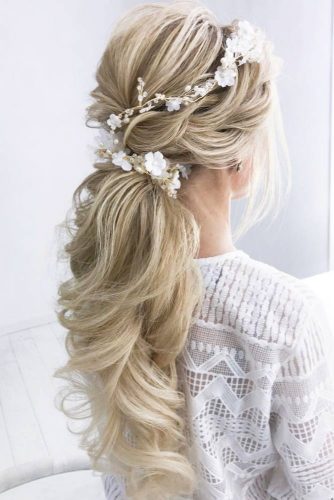 24 Chic Hairstyles For Prom To Let You Be Amazing