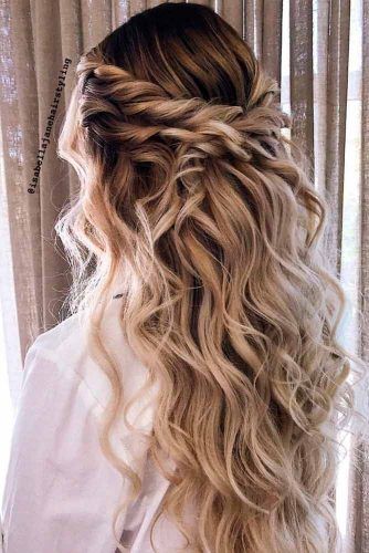 Twisted Blonde Half-Updo Prom Hairstyles #twistedhairstyle #wavyhair