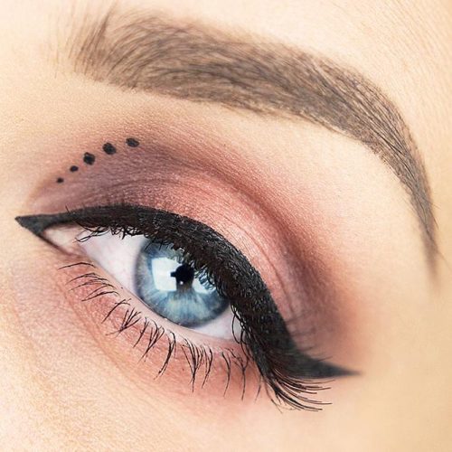 Pin Up Eyeliner With Dots #eyelinerdots