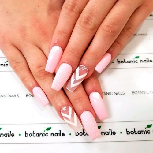 Light Pink Chevron Nail Art #pinknails #chevronnails
