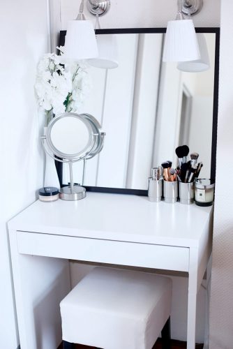 Trendy and Сonvenient Makeup Vanity Table Designs picture 2