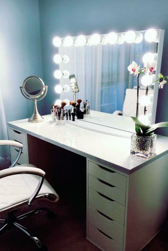 Super Cool Makeup Vanity Table with Lights picture 6