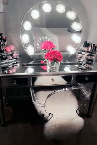 Super Cool Makeup Vanity Table with Lights picture 1