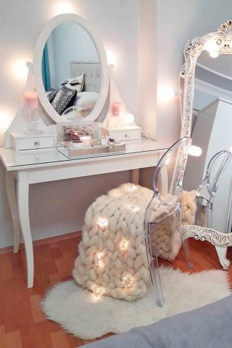 Elegant And Beautiful Makeup Vanity Table Designs picture 6