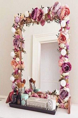 Elegant And Beautiful Makeup Vanity Table Designs picture 5
