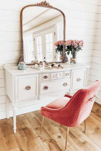 Elegant And Beautiful Makeup Vanity Table Designs picture 4