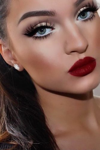 red lip makeup