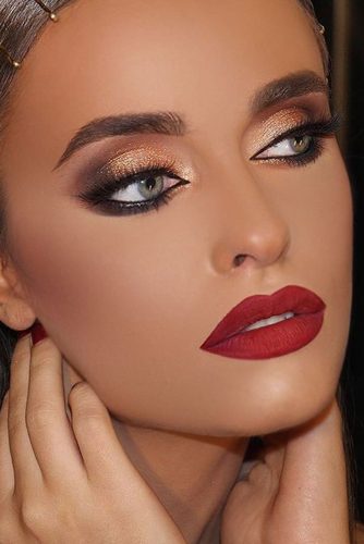 Sexy Makeup with Red Lipstick picture 2