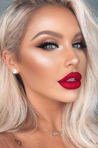 blond red lips