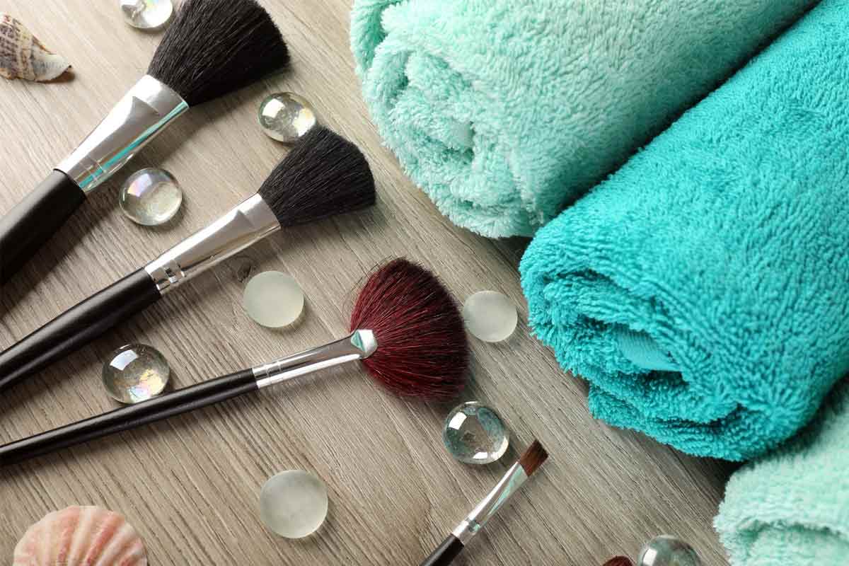 How To Clean Your Makeup Brushes Properly At Home