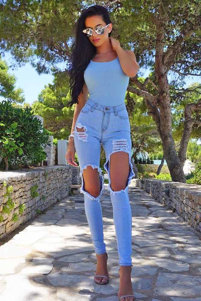 Simple Looks with Light Ripped Jeans picture 5