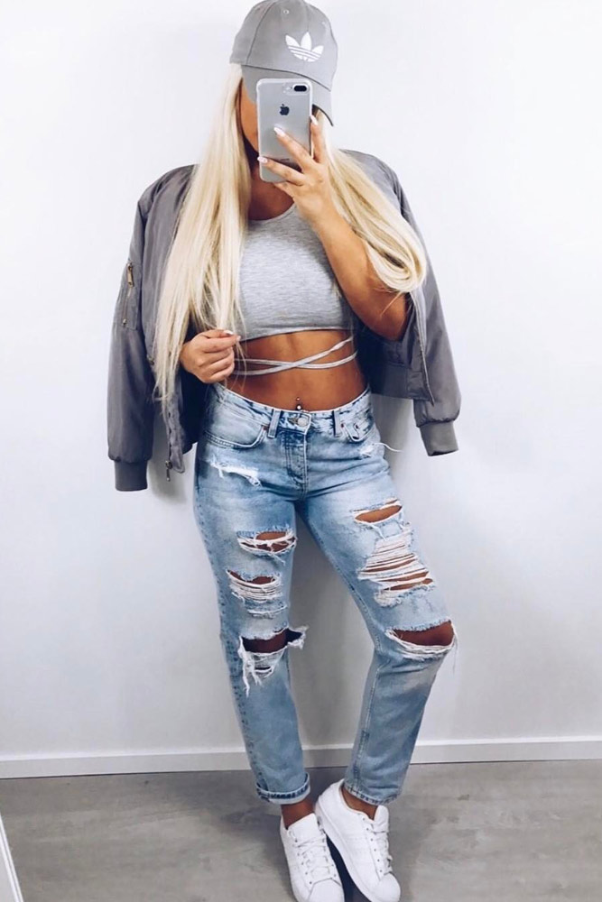 Simple Looks with Light Ripped Jeans picture 3