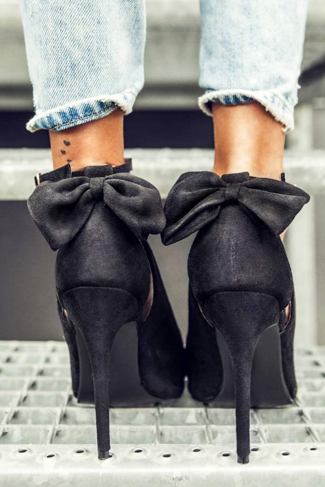 Cute Black Heels For Prom With Bows #blackheels #promshoes #promheels