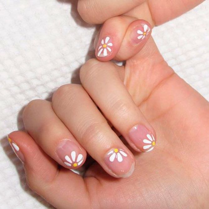 Daisies On Nagative Space Base #transparentnails #flowersnails