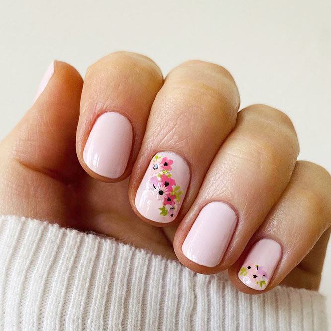 Short Nails With Spring Floral Accents #accentednails #prettynailart