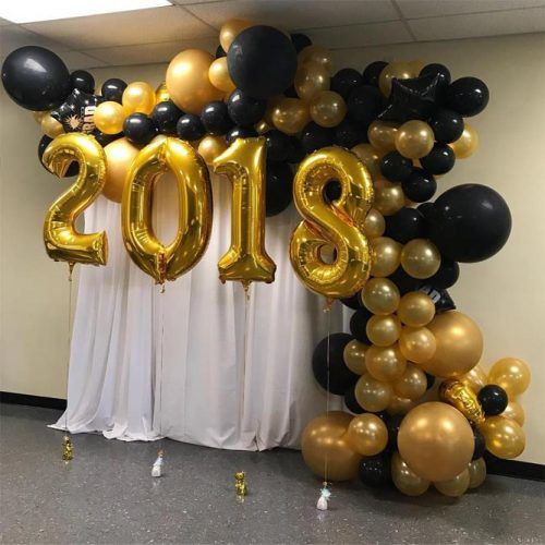 Gold And Black Graduation Baloons Decoration Idea #baloonsdecorations 