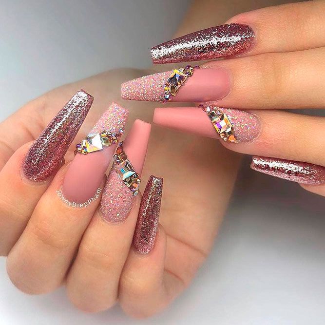 Sparkly Glitter Nail Art #glitternails #rhinestonesnails