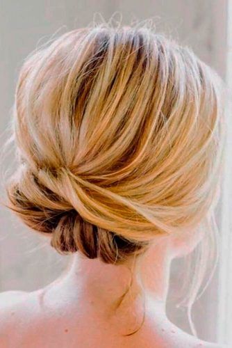 Simple Blinde Knot #bunhairstyles #knothairstyles #blondehair