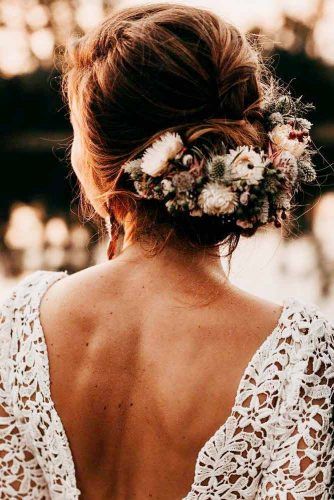 Cute Updo With Flowers #updohairstyles #flowershairstyles