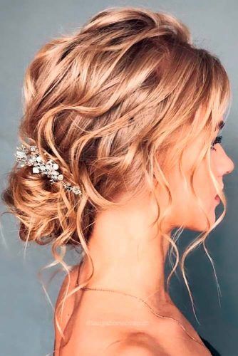 Elegan Wavy Bun #bunhairstyles #blondehair #wavyhair