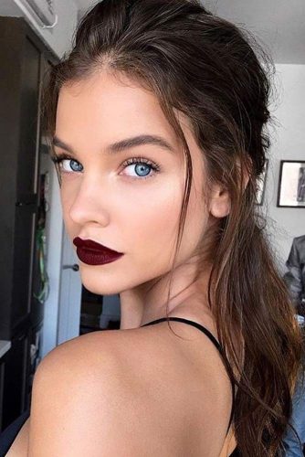 Perfect Looks with Maroon Matte Lipstick picture 1