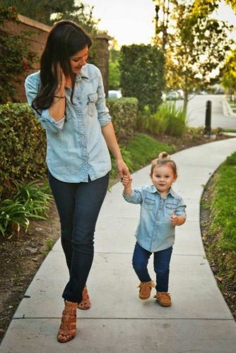 Mother and Daughter Matching Outfit Ideas picture 3