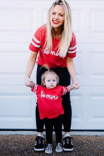 Red T-shirt With Black Jeans Outfit #tshirt #blackjeans