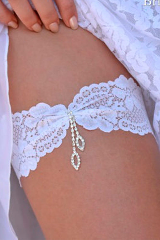 24 Elegant Wedding Garter Sets for a Charming Bride