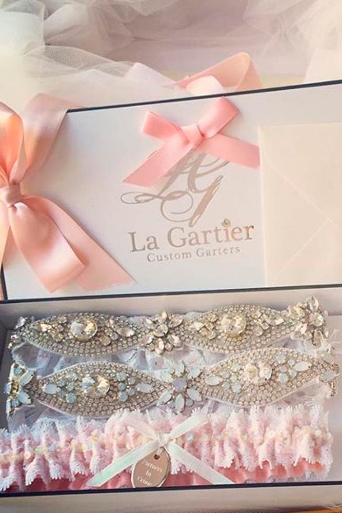 24 Elegant Wedding Garter Sets for a Charming Bride